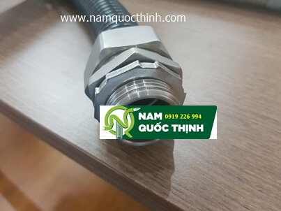 dau noi ong ruot ga inox 304 d27 vao box voi ruot ga thep boc nhua
