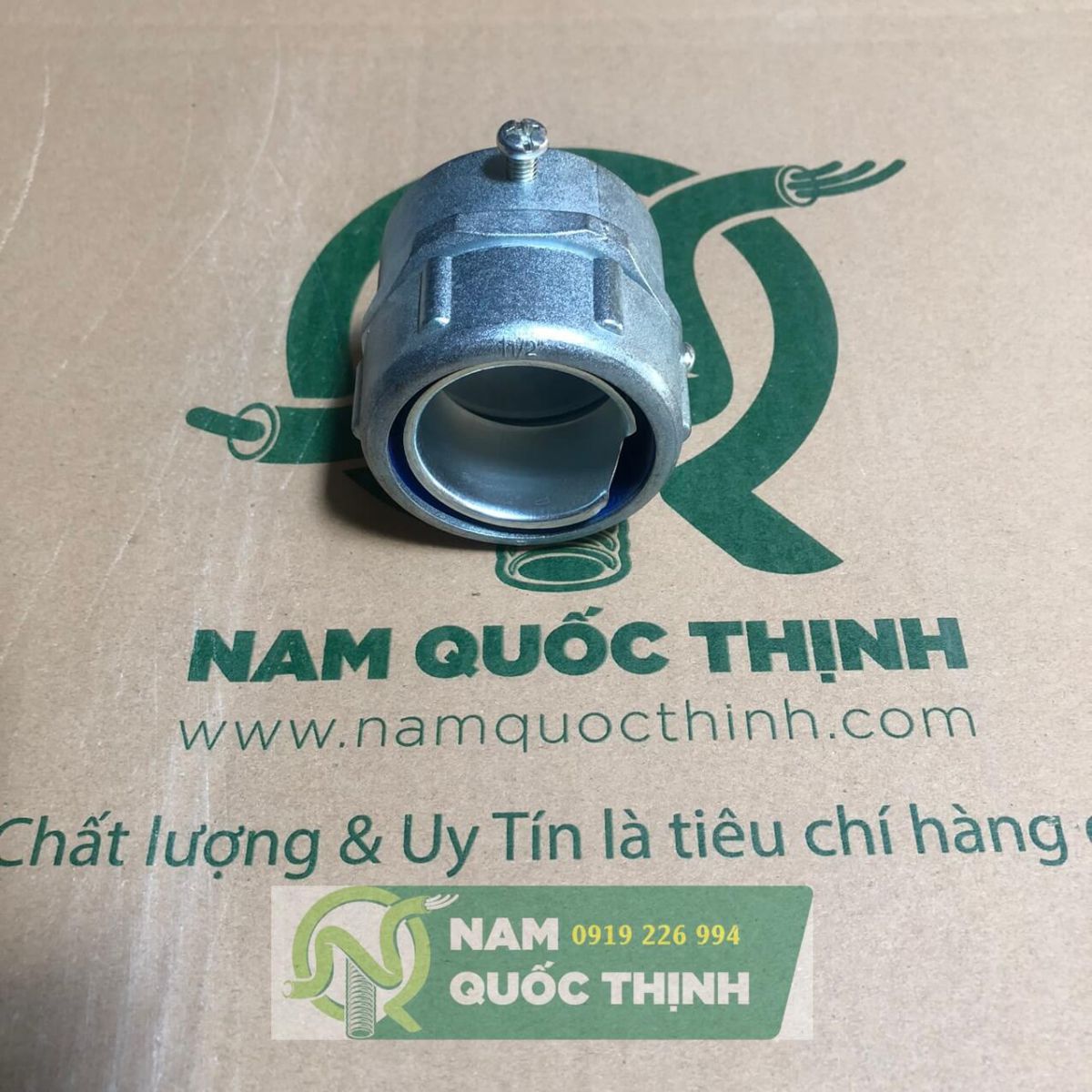 đầu nối ống ruột gà lõi thép phi 49 với ống thép trơn emt