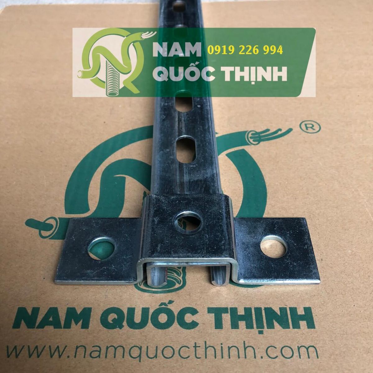 dem giu thanh unistrut 41x21