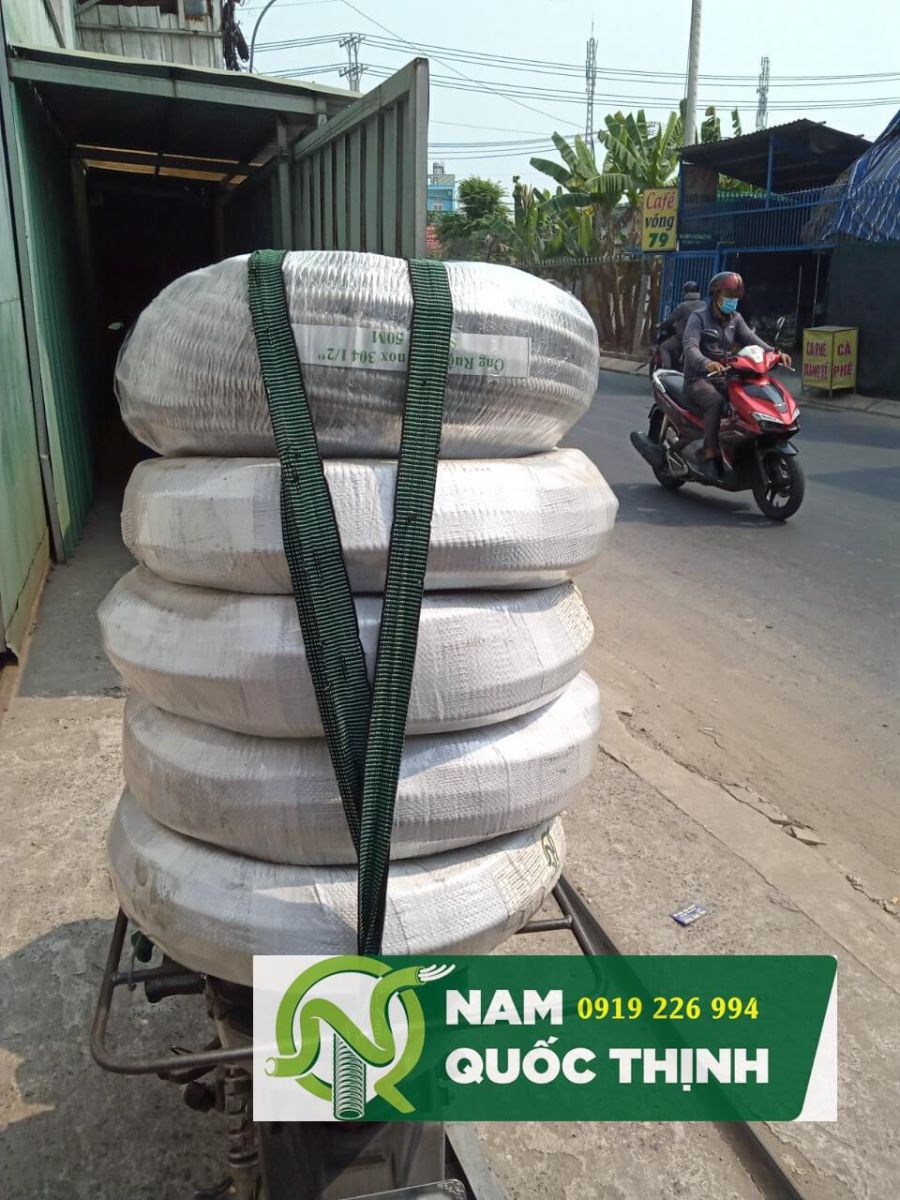giao hang ong ruot ga inox 304 d20 xe may theo cuon