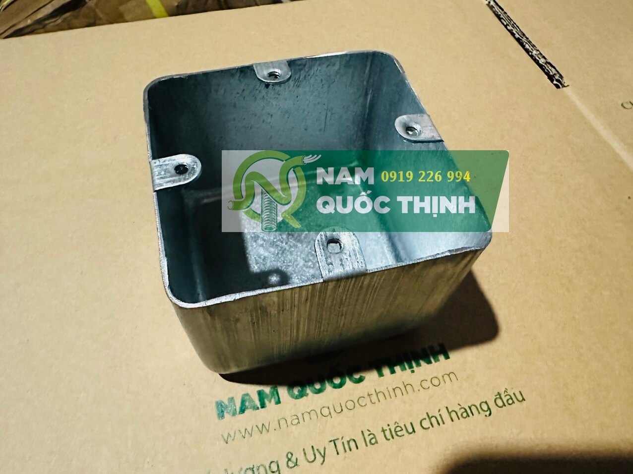 hop thep 80x80x54 mm ton ma kem khong lo
