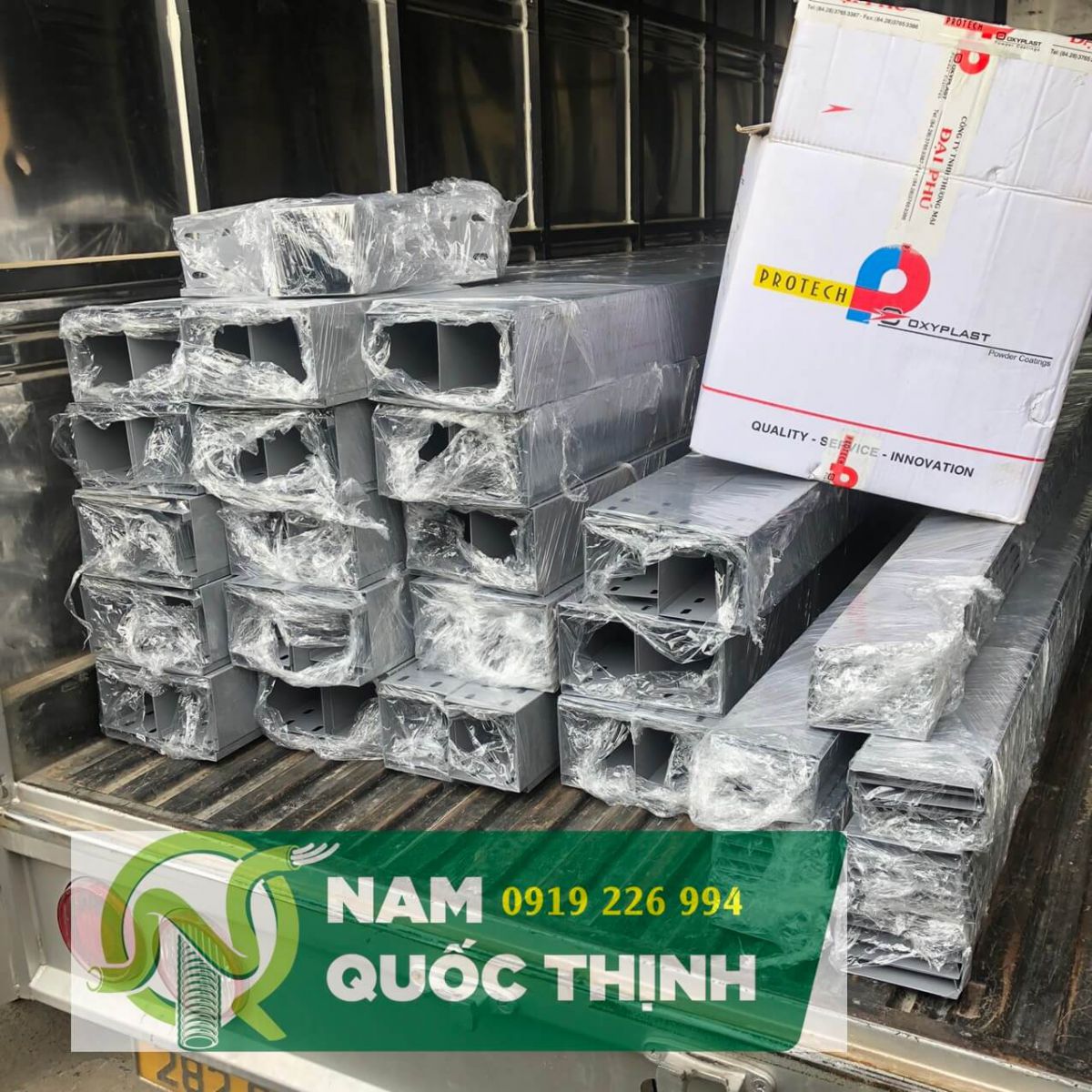 mang cap cable trunking 100x100 1 ly mau xam co nap 