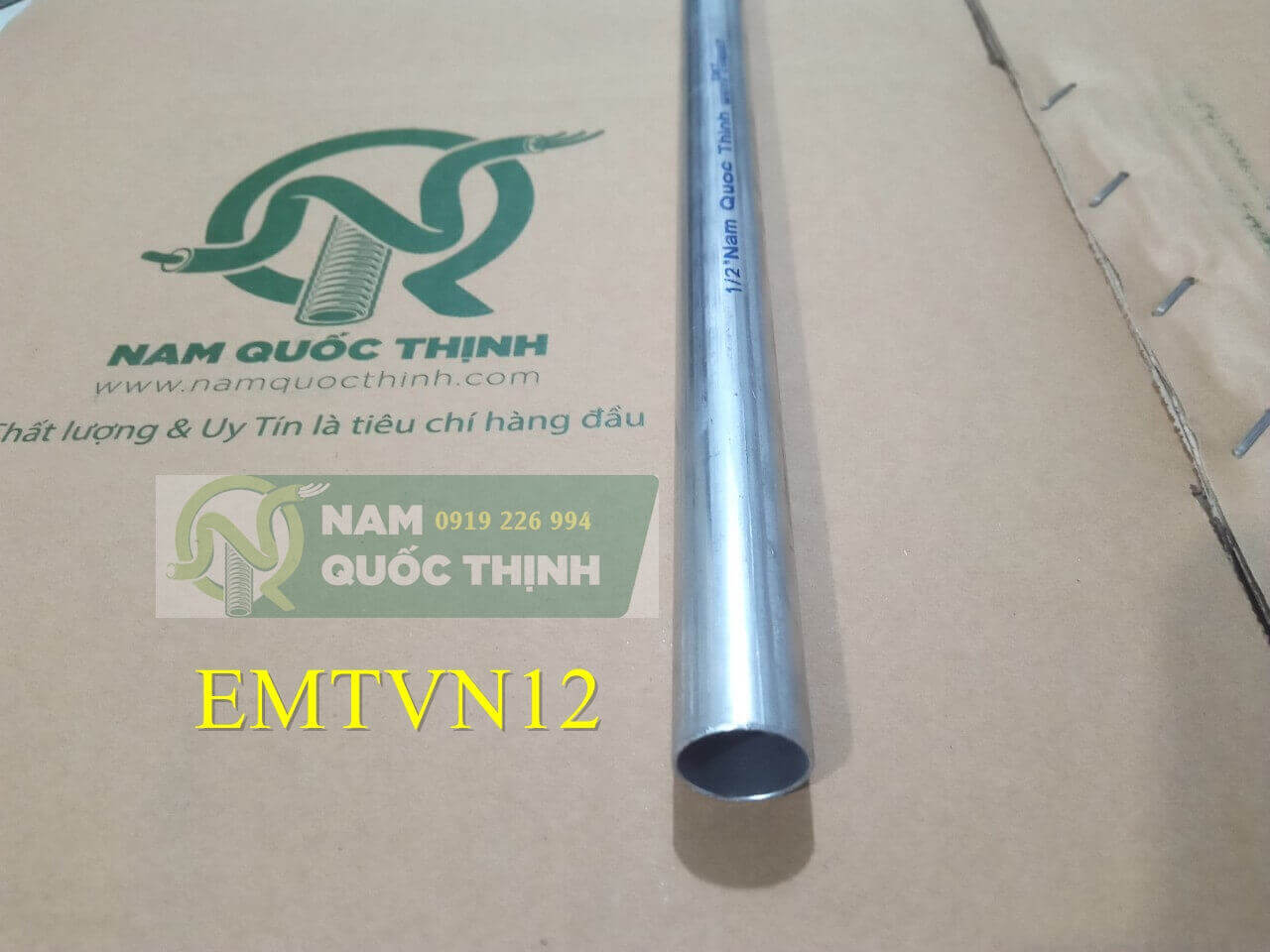 ống thép luồn dây điện trơn emt d20