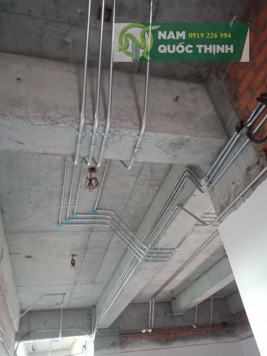ống thép luồn dây điện trơn emt lắp đặt tại nhà máy nhiệt điện duyên hải