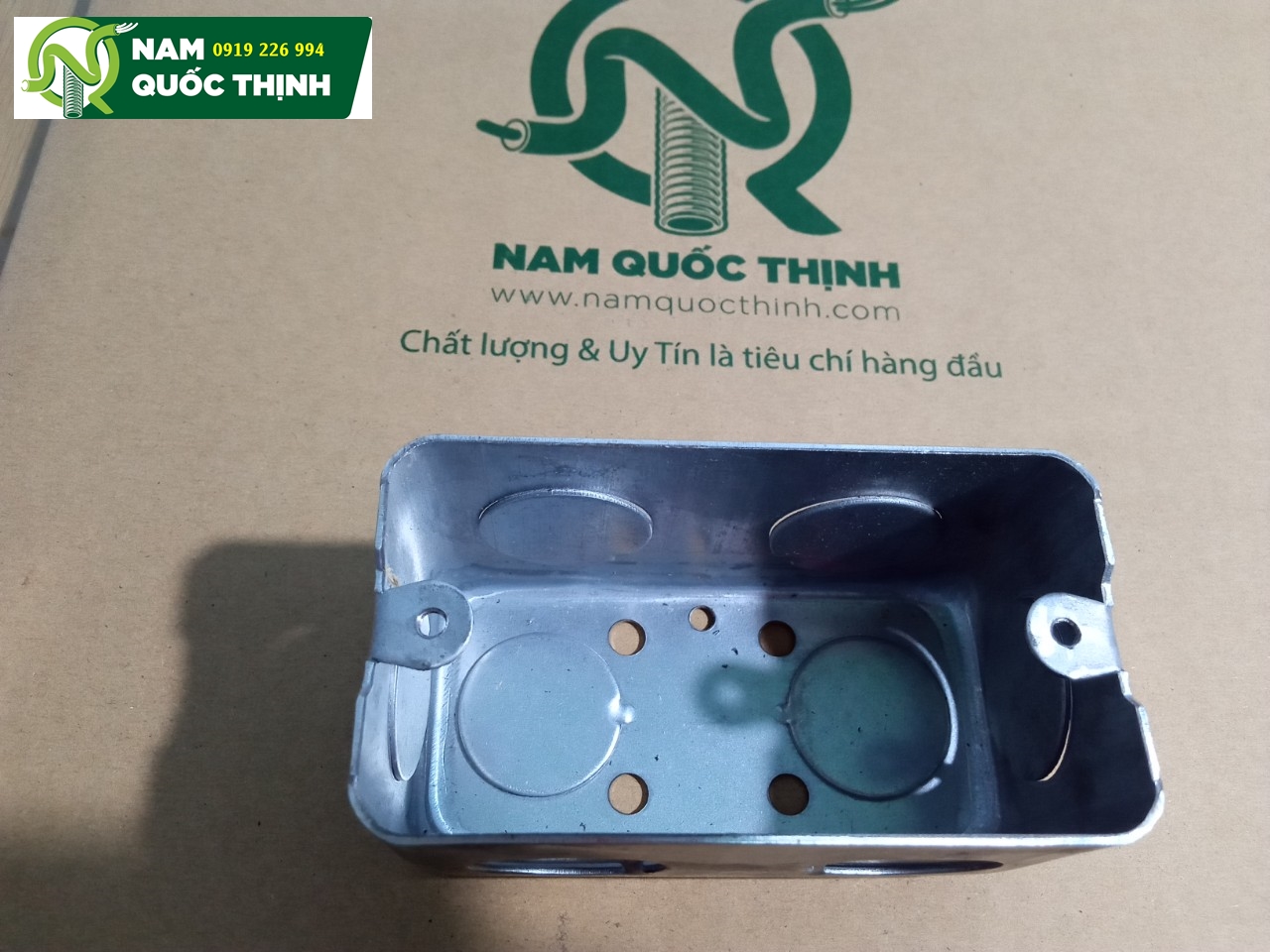 hop thep cong tac am tuong 100x50x54 mm duc lo phi 25